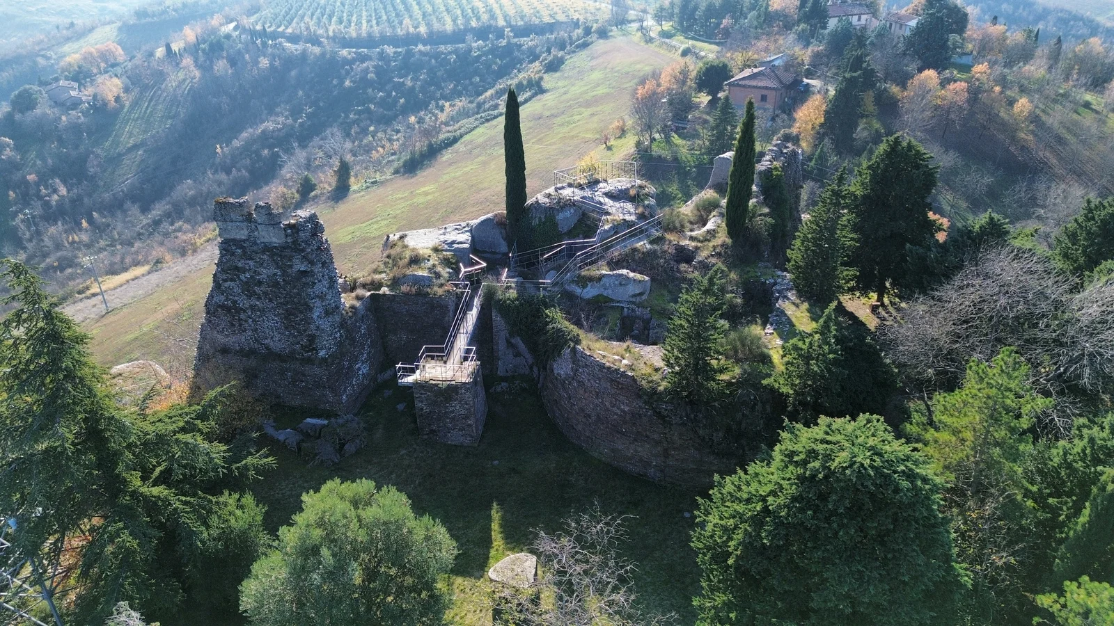 La Rocca vista dal borgo